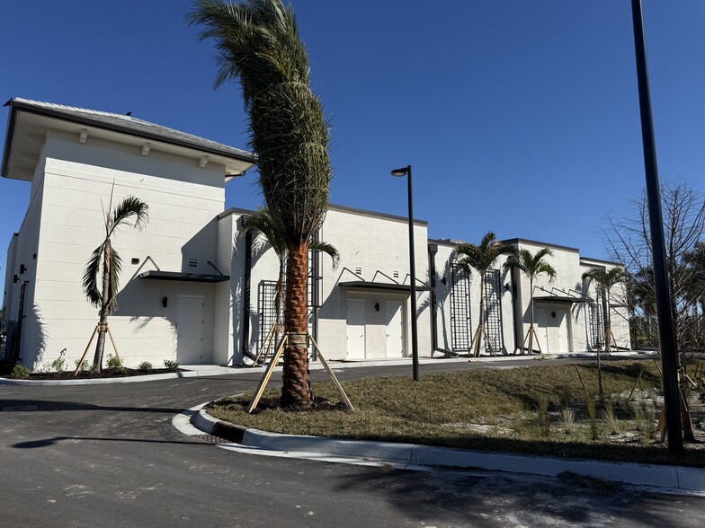 More Photos Of Estero & Three Oaks Pky, Fort Myers Freestanding For Lease