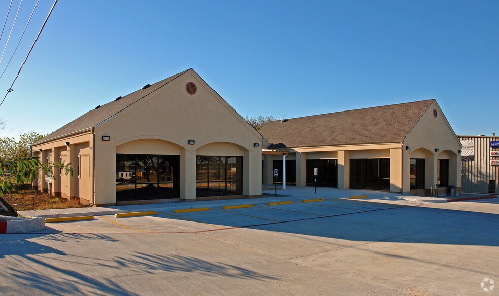 More Photos Of 2001 N Bell Blvd, Cedar Park Office For Sale