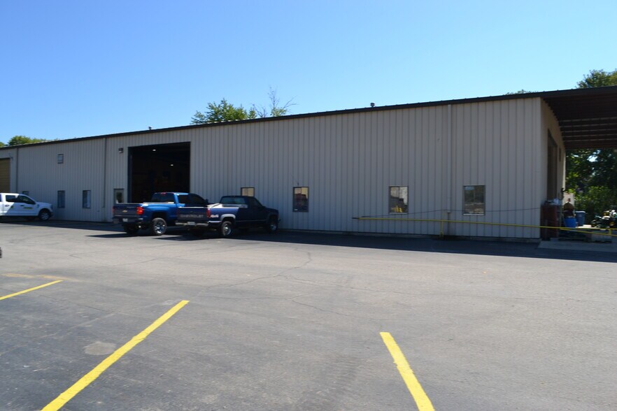 More Photos Of 1111 W 3rd St, Rushville Freestanding For Lease
