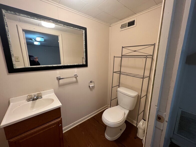 More Photos Of 108 S 4th St, Martins Ferry Storefront Retail Office For Lease