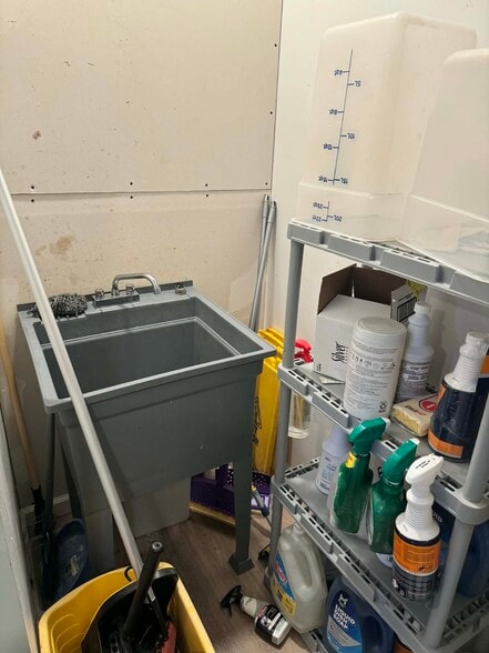 More Photos Of 239 Main St, Bluff City Restaurant For Sale