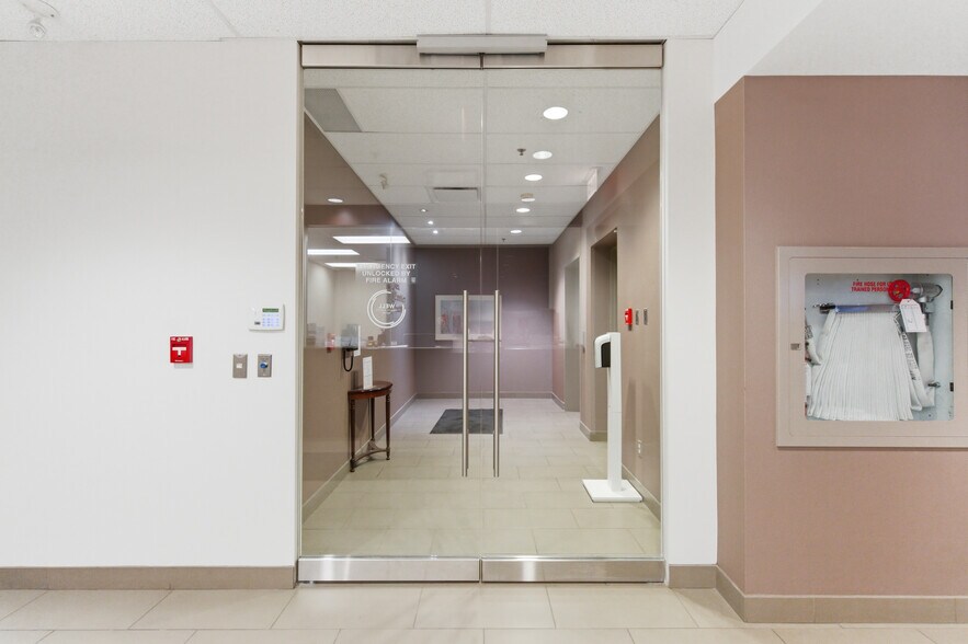 More Photos Of 17 King St E, Oshawa Storefront Retail Office For Lease