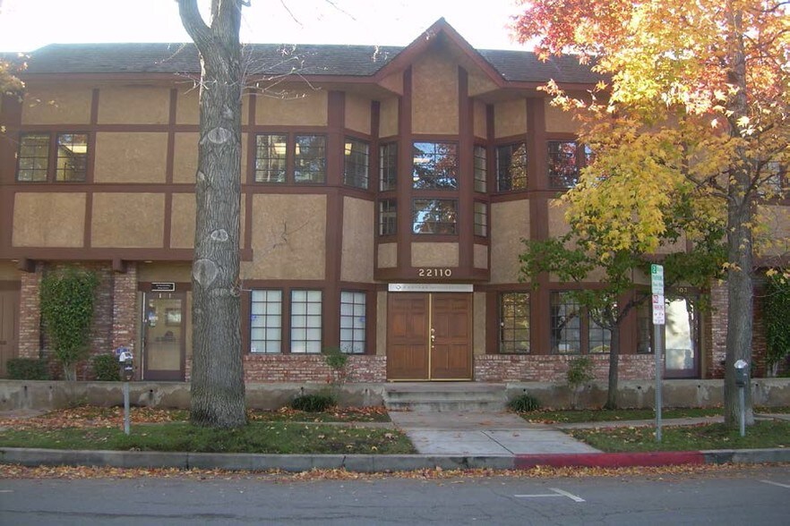 More Photos Of 22110 Clarendon St, Woodland Hills Office For Lease