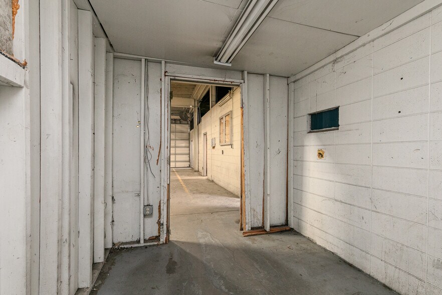 More Photos Of 530 W McDaniel St, Springfield Industrial For Lease