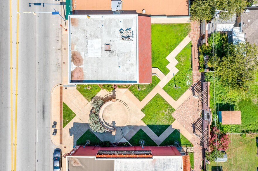 More Photos Of 1434 N Main St, Fort Worth Storefront Retail Office For Lease