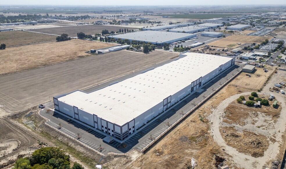 More Photos Of 30152 Road 84, Visalia Distribution For Lease