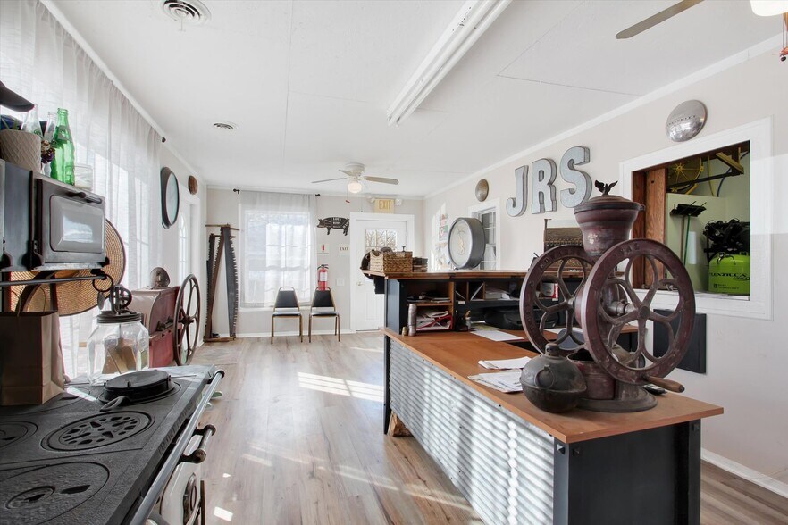 More Photos Of 276 Kingsdale Rd, Littlestown Auto Repair For Sale