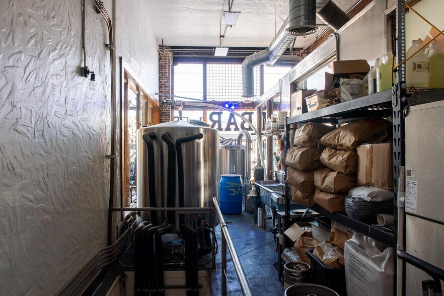 More Photos Of 1700-1712 1/2 W Sunset Blvd, Los Angeles Apartments For Lease