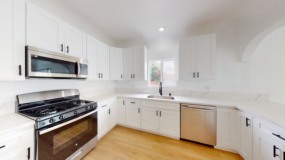 More Photos Of 1113 Pacific Ave, Long Beach Apartments For Sale