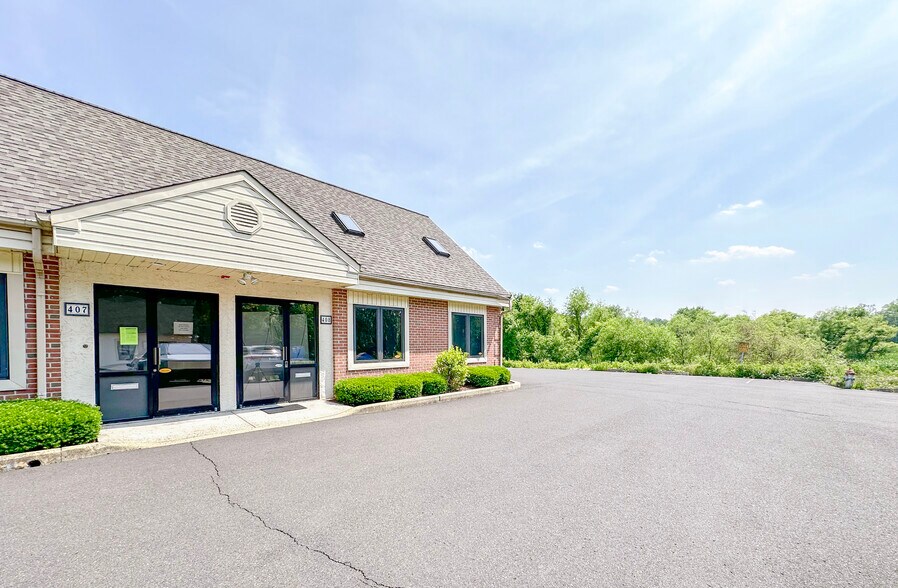 More Photos Of 406 E Pennsylvania Blvd, Feasterville Trevose Light Distribution For Lease
