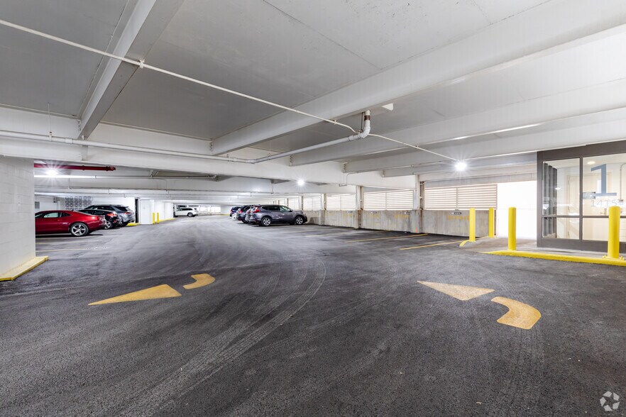 More Photos Of 1415 W 22nd St, Oak Brook Office For Lease