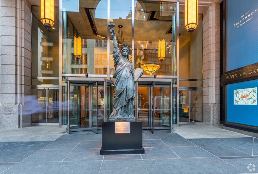 More Photos Of 667 Madison Ave, New York Coworking Space