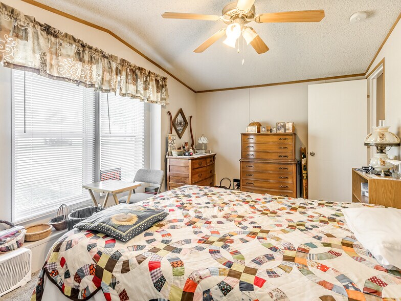 More Photos Of 20843 W Cookson Bend Rd, Cookson Hotel For Sale