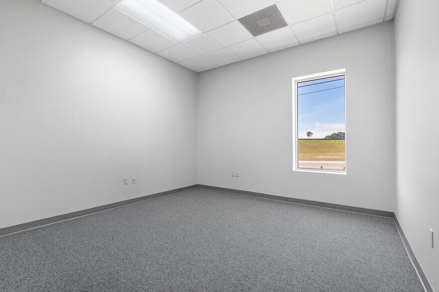 More Photos Of 3607 N Loop 336, Conroe Light Manufacturing For Lease