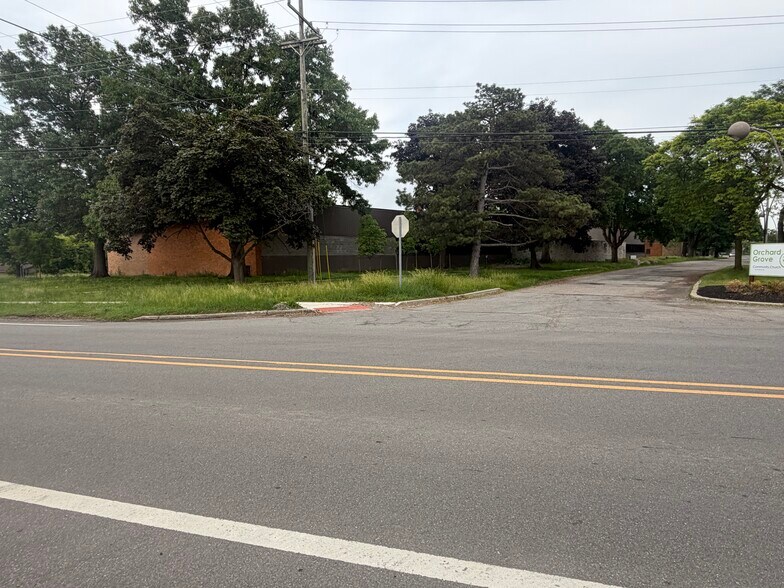 More Photos Of 850 Ladd Rd, Walled Lake Warehouse For Sale