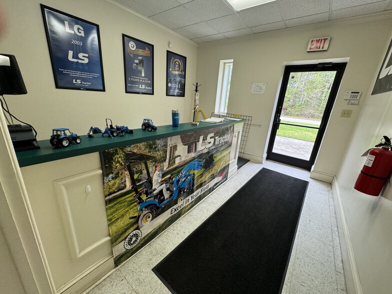 More Photos Of 109 Gelo Rd, Rocky Mount Manufacturing For Lease