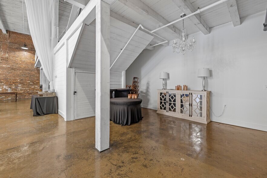 More Photos Of 600 S Broad St, Monroe Manufacturing For Lease