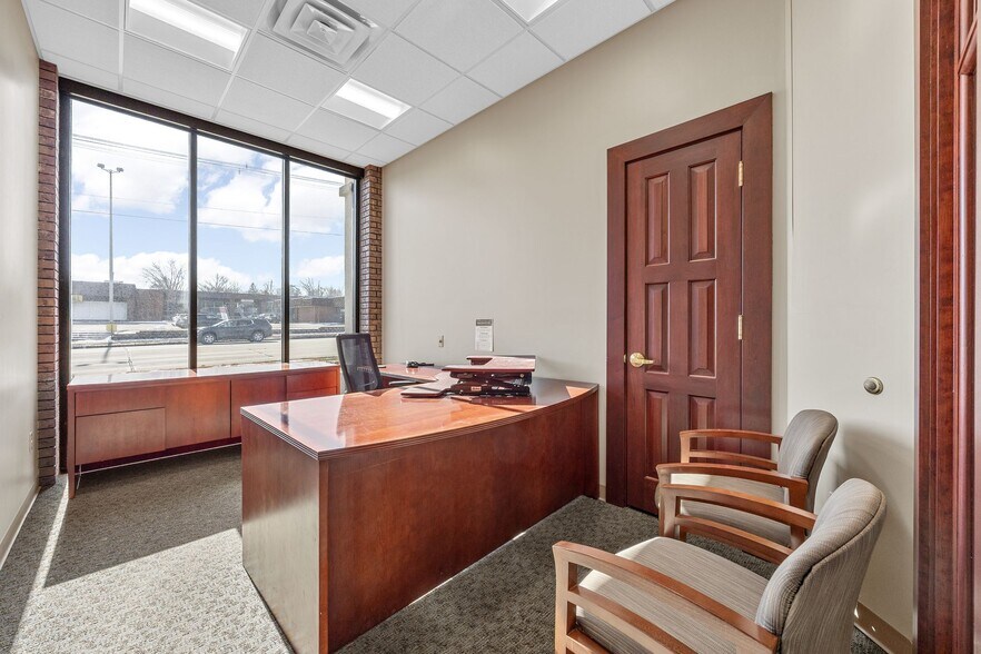 More Photos Of 3414 Mount Vernon Rd SE, Cedar Rapids Office For Sale