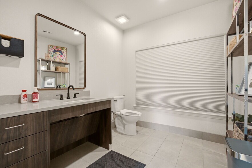 More Photos Of 7274 Elm St, Frisco Office For Sale