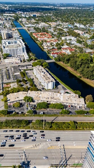 More Photos Of 2261-2299 NE 164th St, Aventura Warehouse For Lease