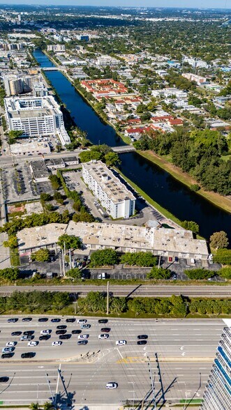 More Photos Of 2261-2299 NE 164th St, Aventura Warehouse For Lease