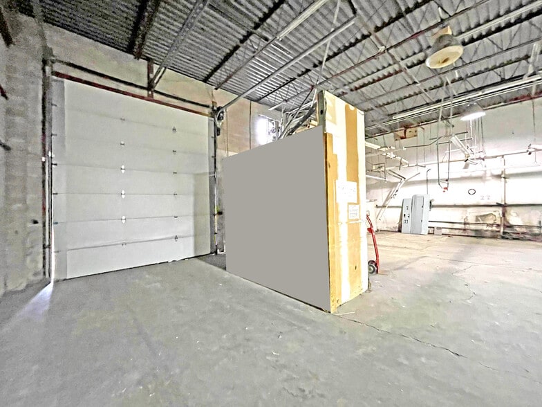 More Photos Of 75 E Jefryn Blvd, Deer Park Warehouse For Sale