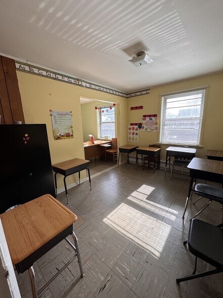 More Photos Of 518 Hegeman St, Schenectady Office For Sale