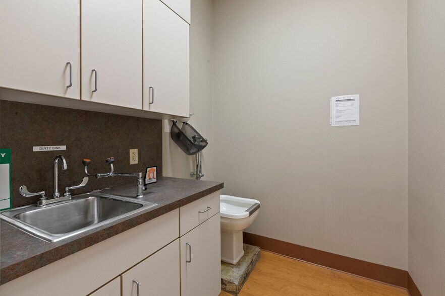 More Photos Of 1922 K M Wicker Memorial Dr, Sanford Medical For Lease