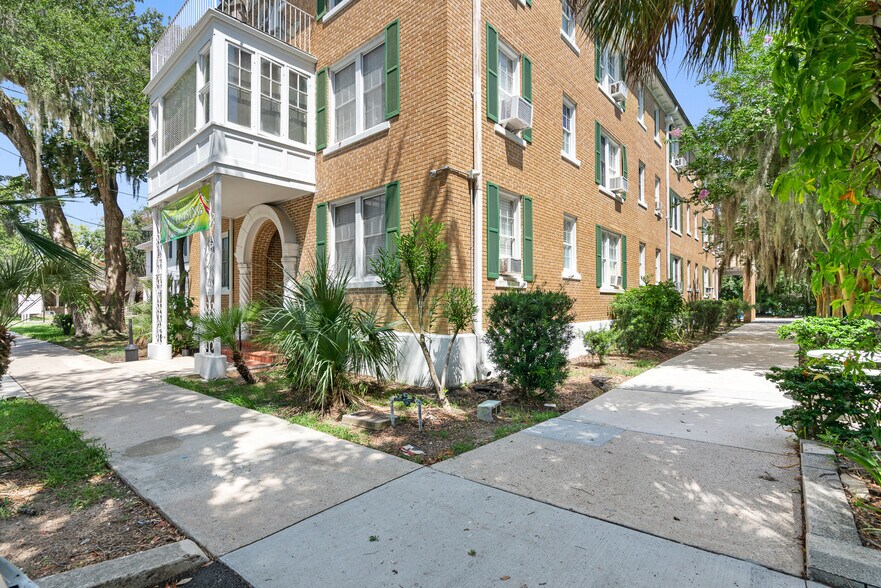 More Photos Of 124 Live Oak Ave, Daytona Beach Apartments For Sale