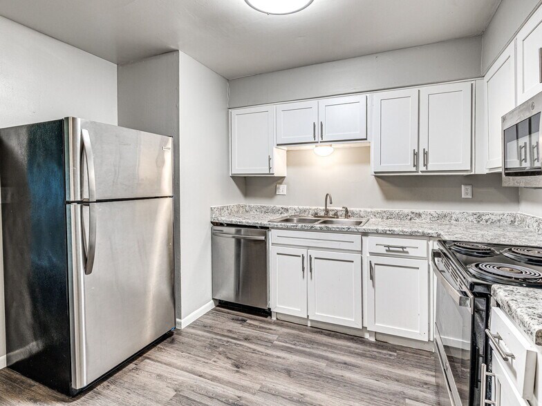 More Photos Of 1220 SE 9th St, Pryor Apartments For Sale