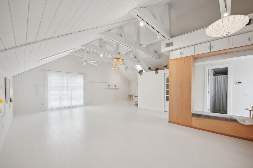 More Photos Of 51 Division St, Sag Harbor Fast Food For Lease