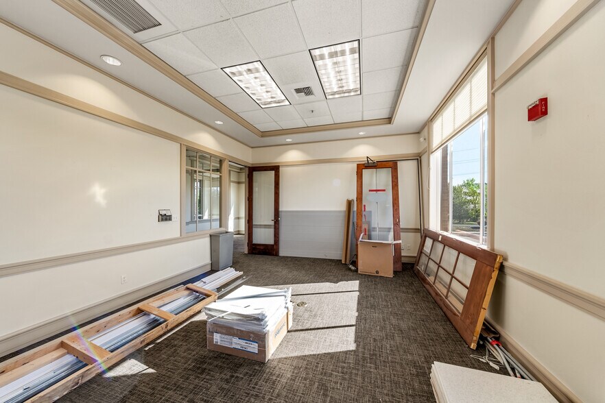 More Photos Of 1501 E McAndrews Rd, Medford Medical For Lease
