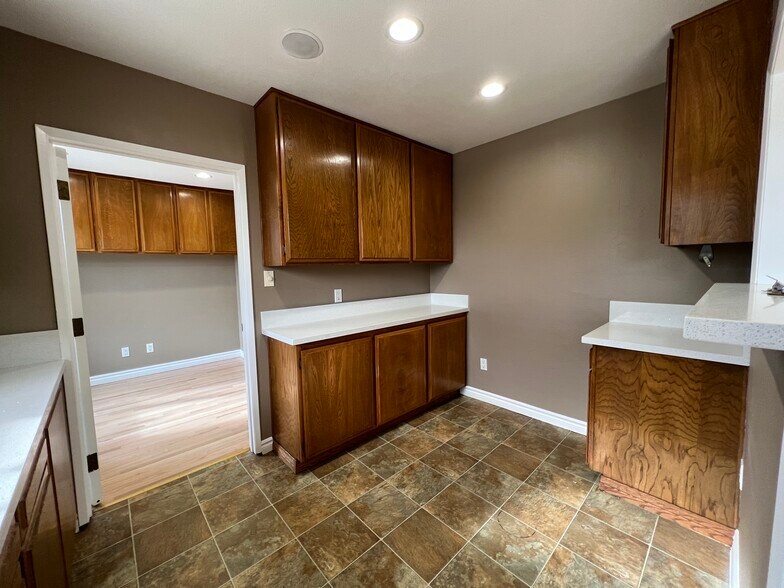More Photos Of 4652 Katella Ave, Los Alamitos Office For Lease