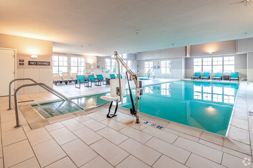 More Photos Of 4600 53rd St, Moline Hotel For Sale