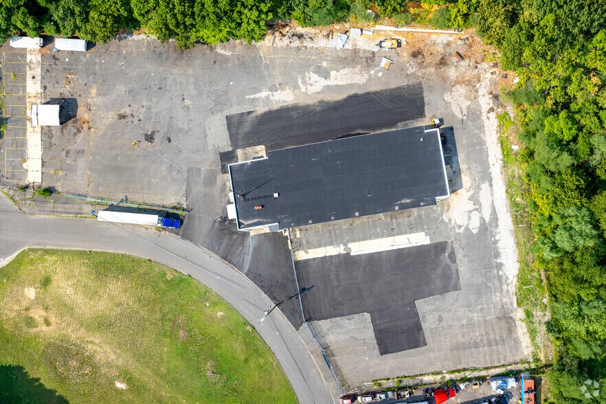 More Photos Of 7235 Boulevard Ave, Pennsauken Warehouse For Lease