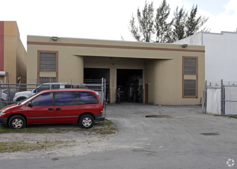 Primary Photo Of 2430 W 78th St, Hialeah Warehouse For Lease