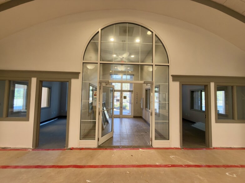 More Photos Of 5061 N 12th Ave, Pensacola Bank For Lease