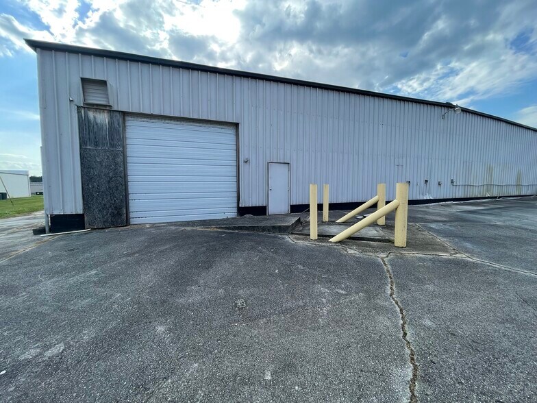 More Photos Of 134 Elm St, Anniston Freestanding For Lease