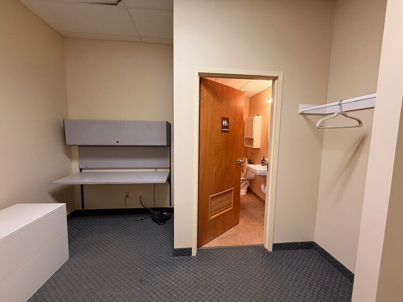 More Photos Of 10147 Royalton Rd, North Royalton Light Manufacturing For Lease