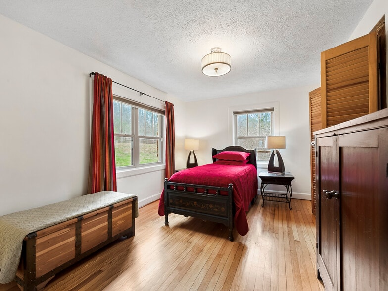 More Photos Of 58 Gunter Town Rd., Marshall Self Storage For Sale