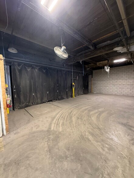 More Photos Of 220 E 14th Ave, North Kansas City Distribution For Lease