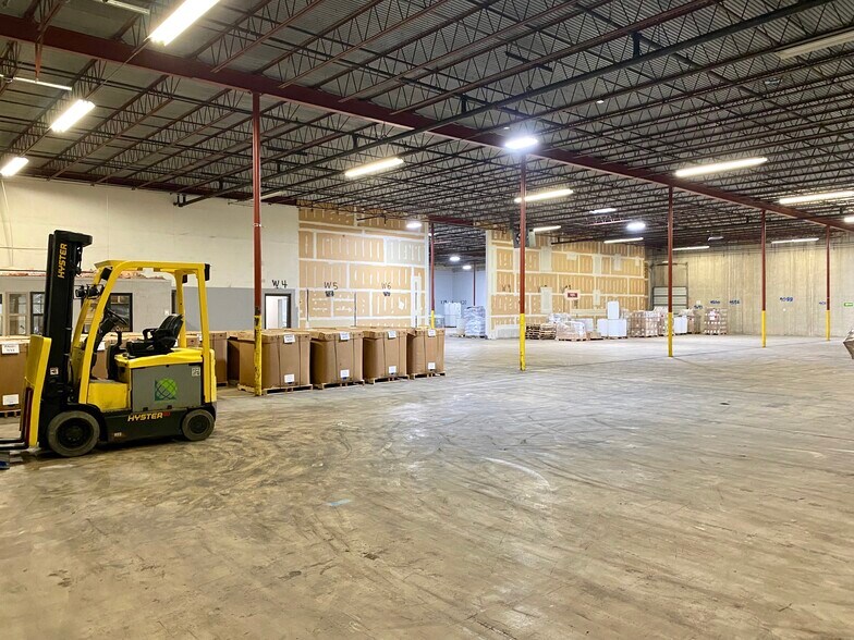 More Photos Of 8134 Interchange Pky, San Antonio Warehouse For Lease