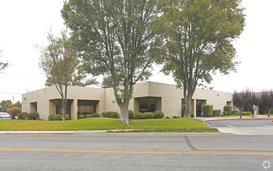 More Photos Of 2300 Technology Pky, Hollister Light Manufacturing For Lease