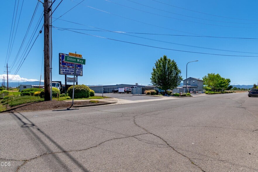 More Photos Of 1060 Dillon Way, Central Point Self Storage For Sale