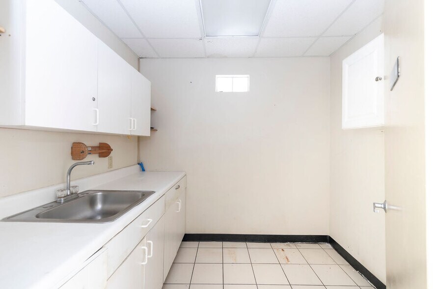 More Photos Of 12429 W Dixie Hwy, North Miami Medical For Sale