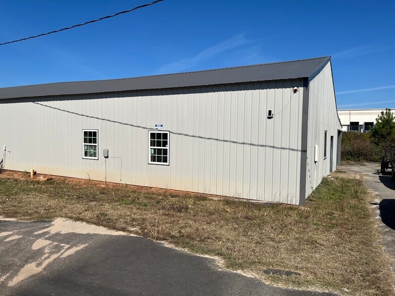 More Photos Of 4200 Maysville Rd, Commerce Light Distribution For Lease