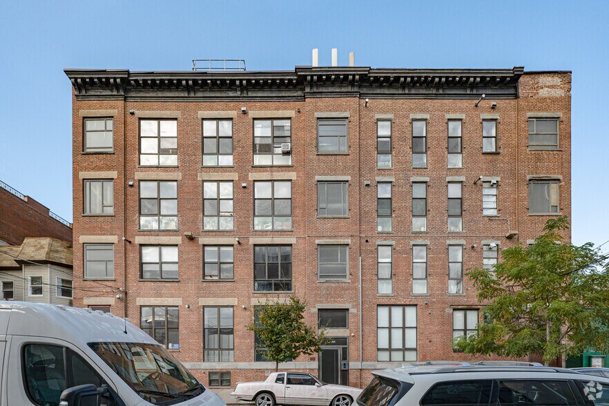 More Photos Of 657 Morgan Ave, Brooklyn Apartments For Lease