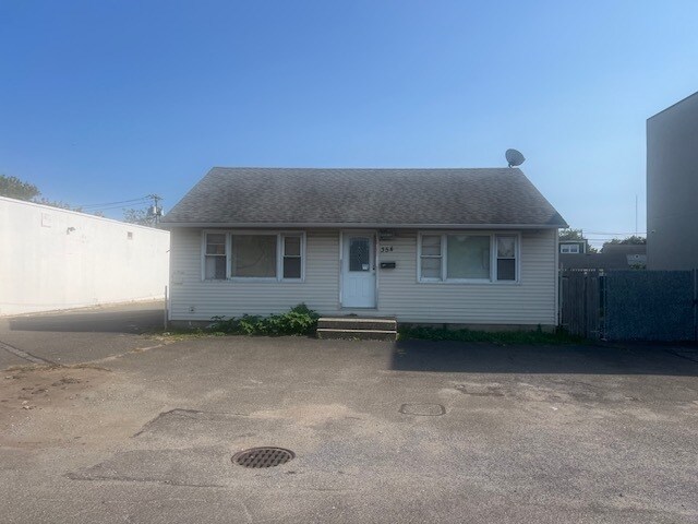 More Photos Of 356-370 Sunrise Hwy, West Babylon Storefront For Sale