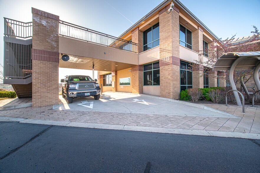 More Photos Of 233 SW Wilson Ave, Bend Office For Lease