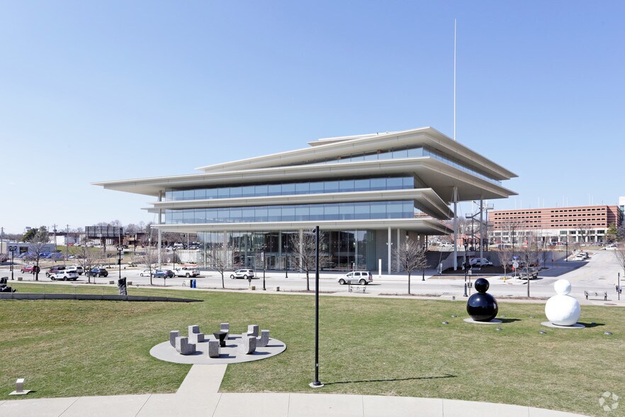 More Photos Of 1459 Grand Ave, Des Moines Office For Lease